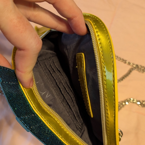 NWNT - Danielle Nicole Flounder Crossbody Bag - Picture 4 of 4